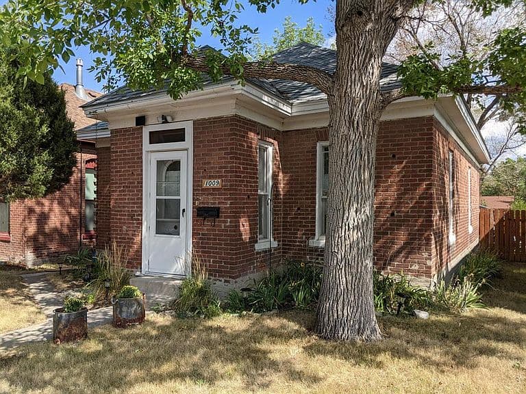 1009 Logan St photo 1