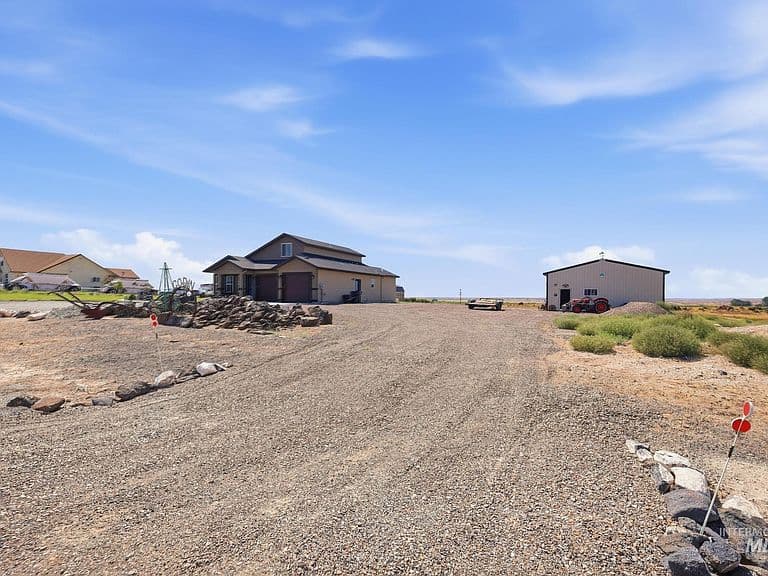 178 Syringa Loop photo 3