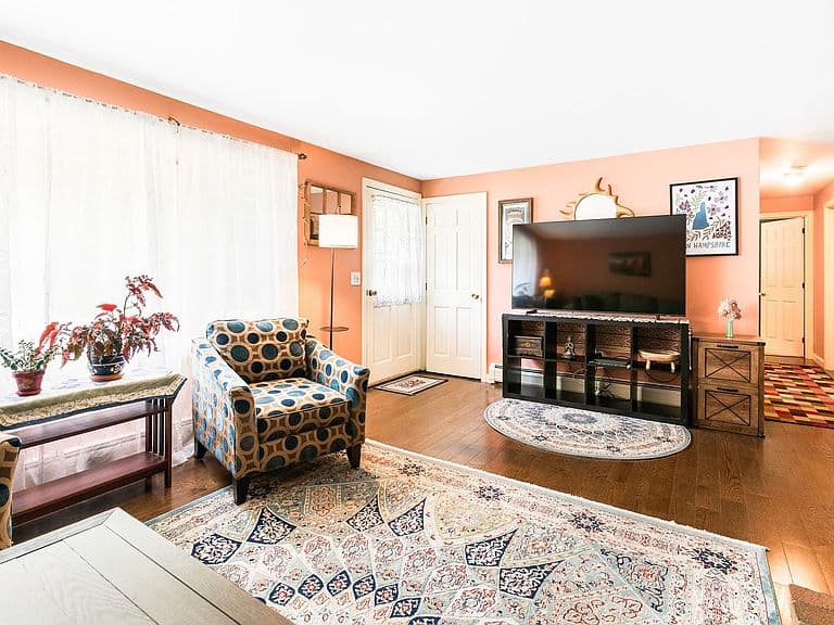 46 Lounsbury Lane photo 4