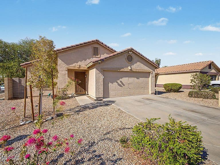 564 W Jardin Loop photo 2