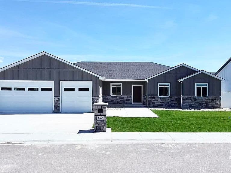 810 Snake River Dr photo 1