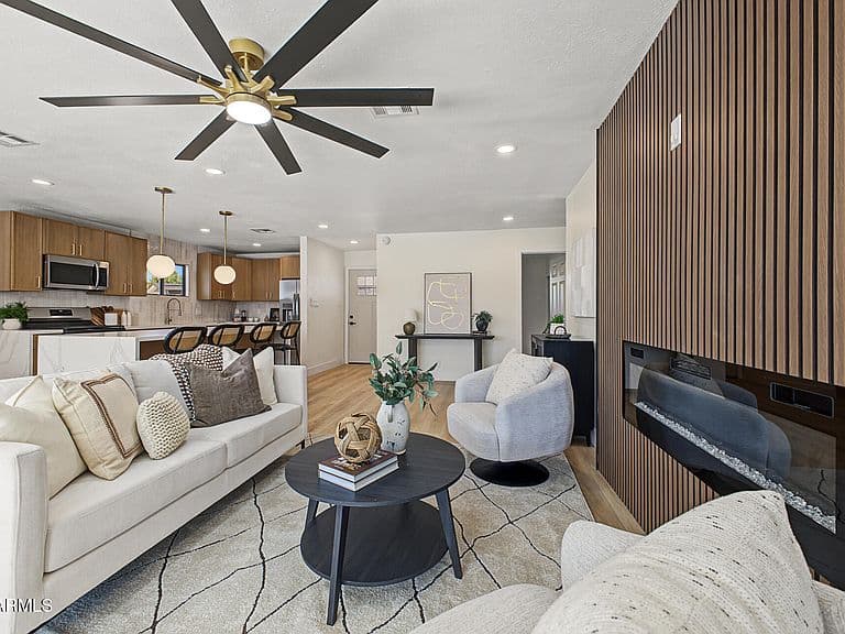 1330 E CATALINA Drive photo 3