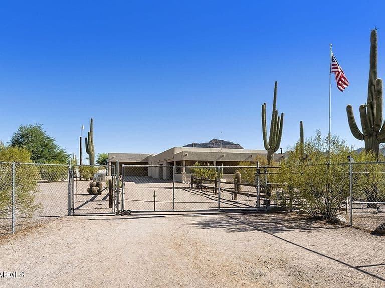10646 E JENSEN Street photo 1
