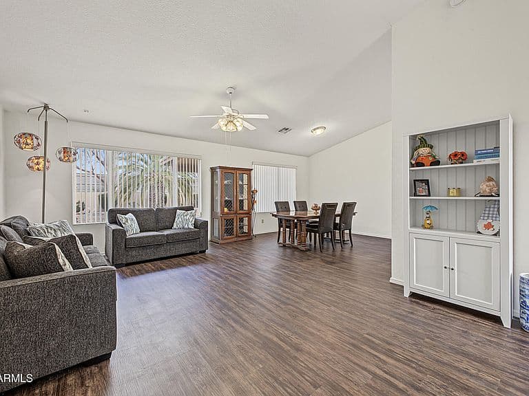 9126 E EMERALD Drive photo 3