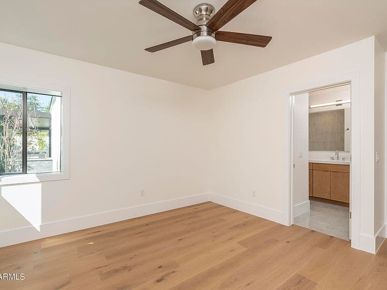 518 W Holly Street photo 5