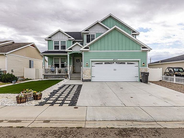 5717 Sunridge Dr photo 1