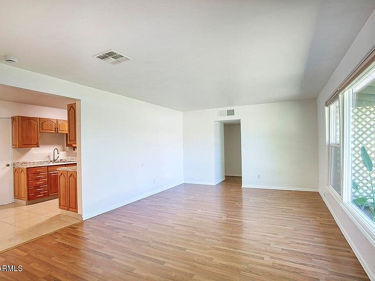 309 E PIERSON Street photo 5