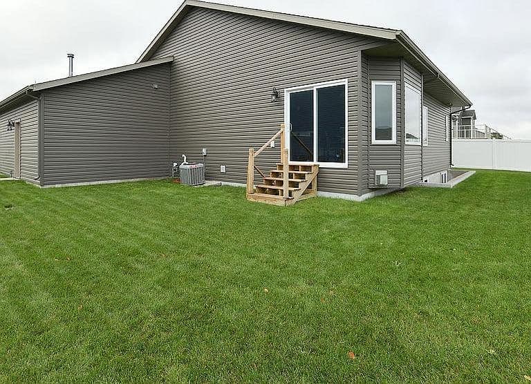1220 Legion Ln W photo 4