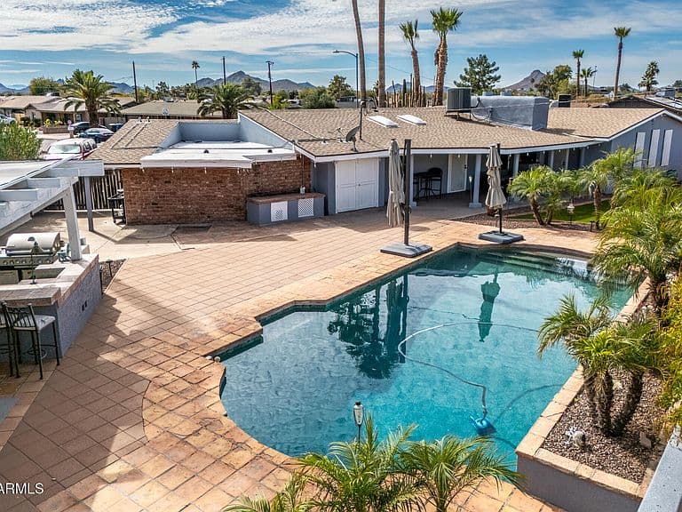 3730 E Kings Ave photo 1