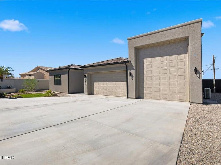 595 Manzanita Dr photo 3
