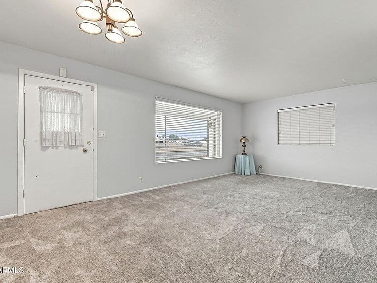 5446 E UNIVERSITY Drive photo 5