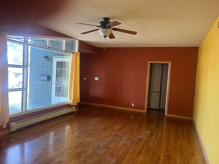 1203 Veterans Ave photo 4