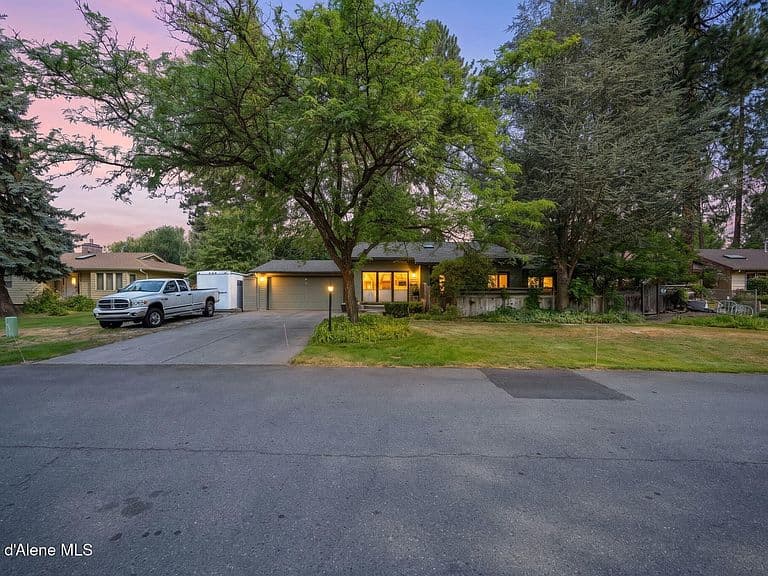 5510 N Parkwood Cir photo 1