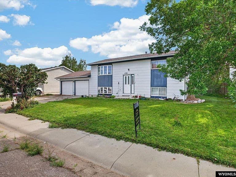 2755 Cherokee Ln photo 3