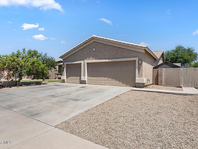 1042 E LYNX Way photo 3