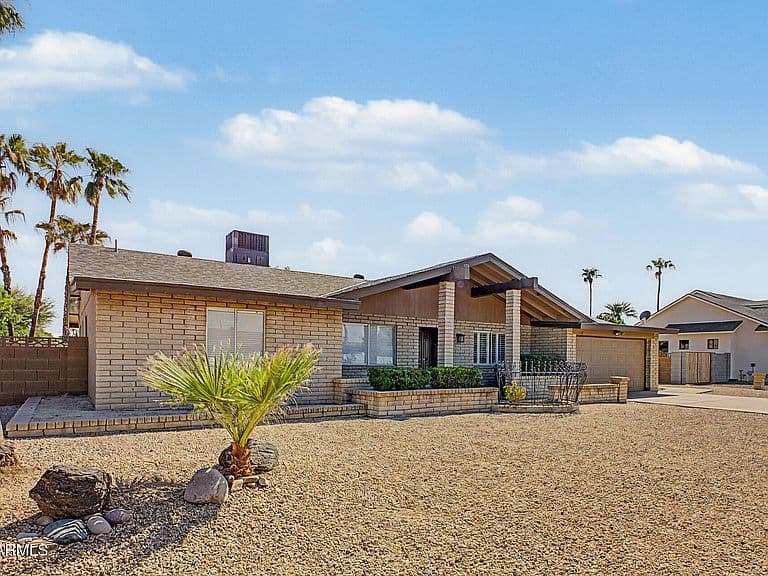 5109 E LAUREL Lane photo 3