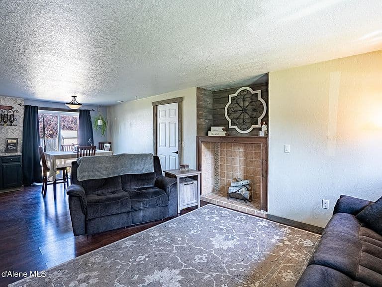1515 E Park Ln photo 4
