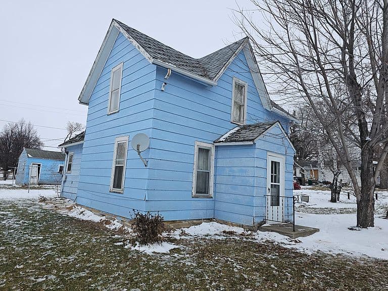 216 Main St W photo 2