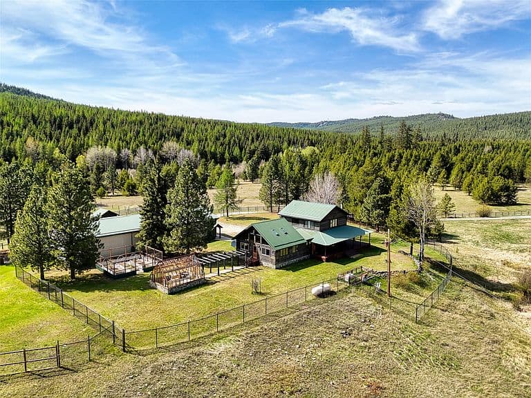 8240 Island Lake Rd photo 1