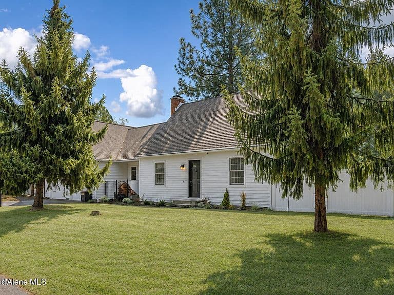 1140 E Forest Park Ln photo 2