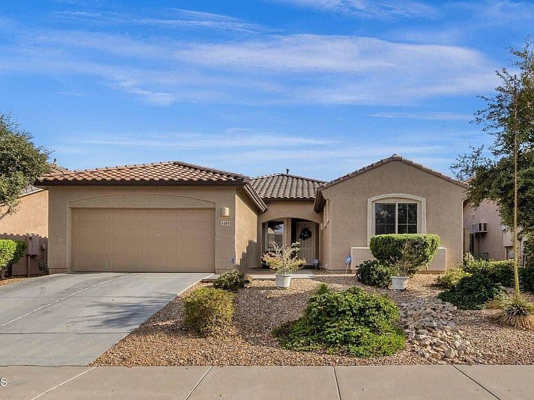 4489 W MAGGIE Drive photo 1