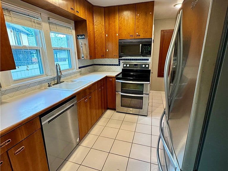 204 Avenue F photo 5