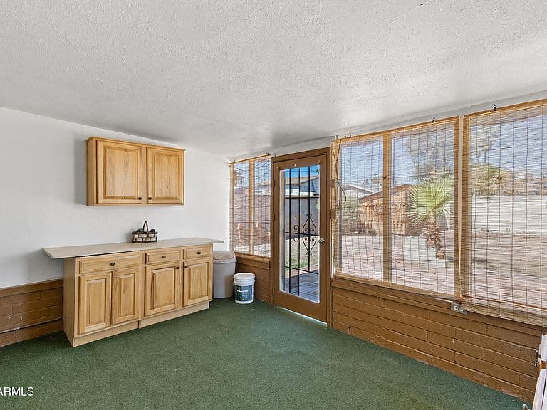 1306 W CLARENDON Avenue photo 4