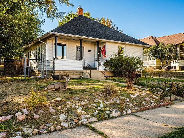 636 Clarendon Ave photo 2