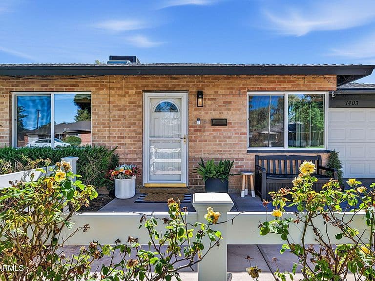 1403 W LUKE Avenue photo 2