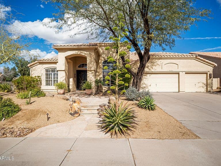 6382 W Linda Ln photo 2