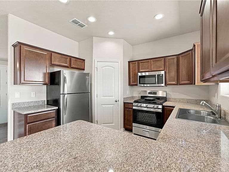 3289 Amanda Avenue photo 5