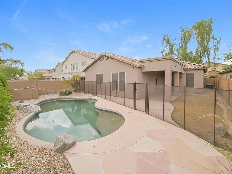 4537 W BURGESS Lane photo 2
