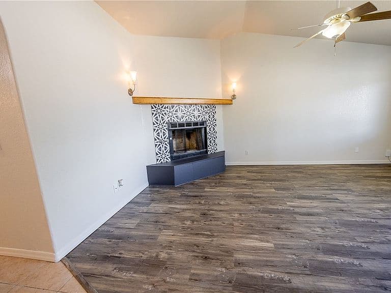 2746 Ross Avenue photo 5