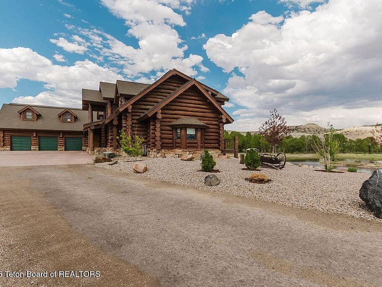 637 Little Spirit Ln photo 2
