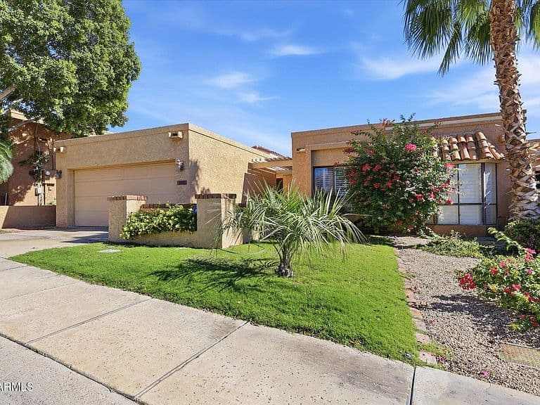 10621 N 9TH Street photo 3