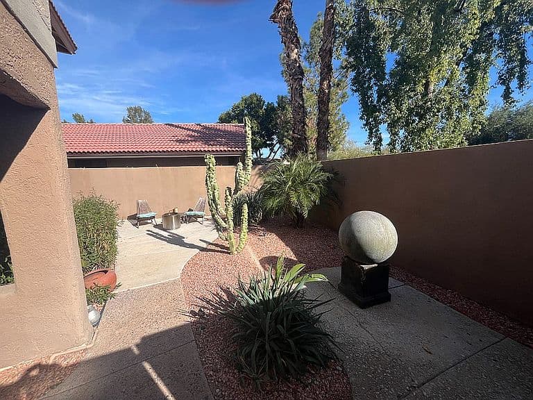 1029 E Sandpiper Dr photo 3