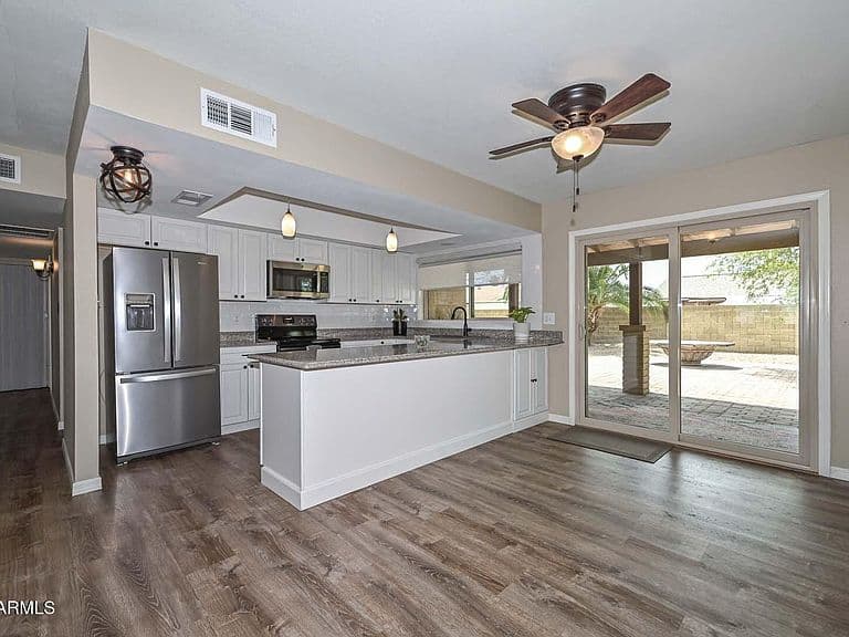 3957 W DESERT HILLS Drive photo 4