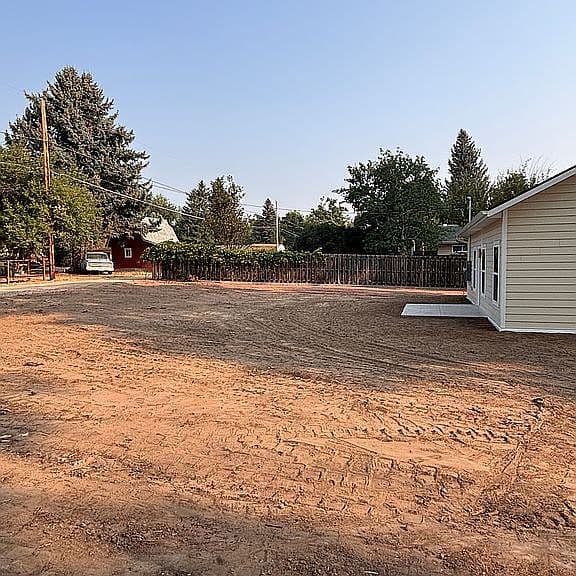 330 N Carrington Ave photo 5