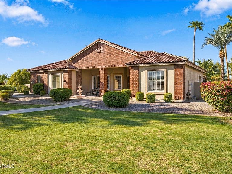 2656 E HAYMORE Court photo 3