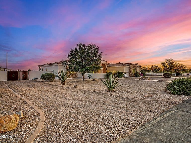 6953 W APPALOOSA Trail photo 5