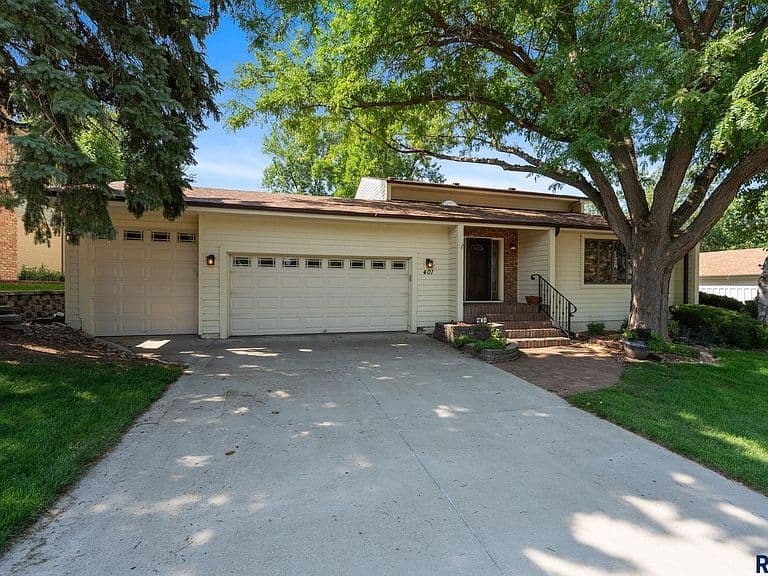 401 E Aspen Dr photo 2