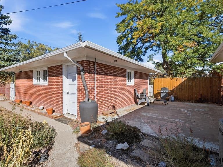 3910 Dillon Ave photo 4