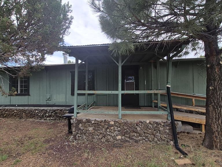 1112 E Tamarack St photo 2