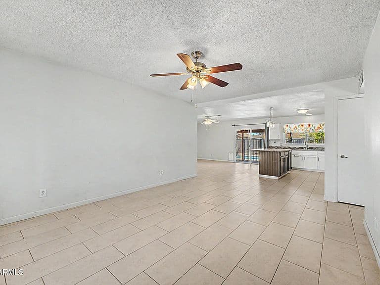 2815 W VILLA RITA Drive photo 2