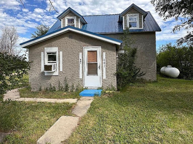 401 1st St N photo 1