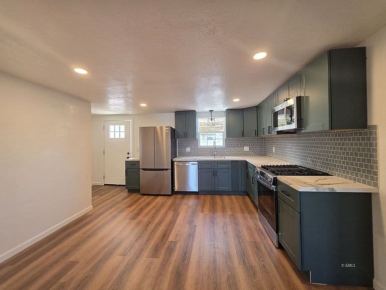 450 E Mesquite St photo 5