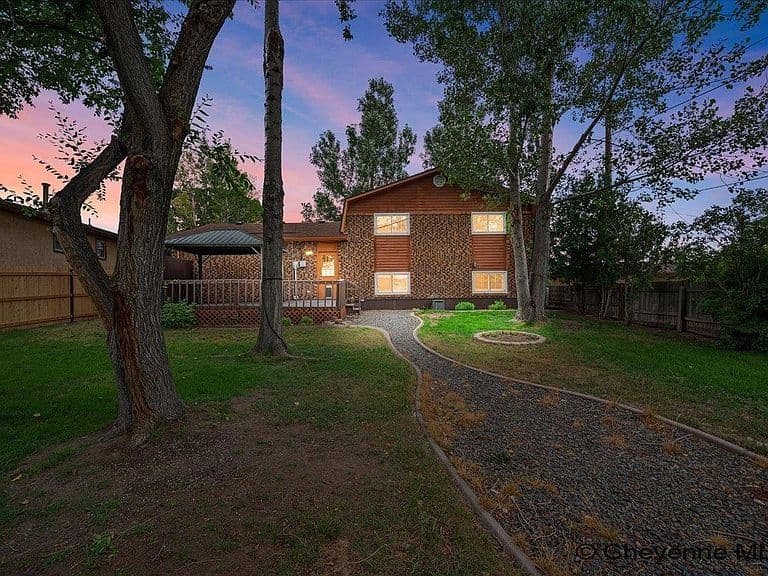 3069 Hanson St photo 3
