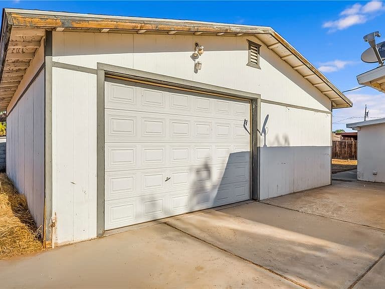 10285 S Hamilton Drive photo 3