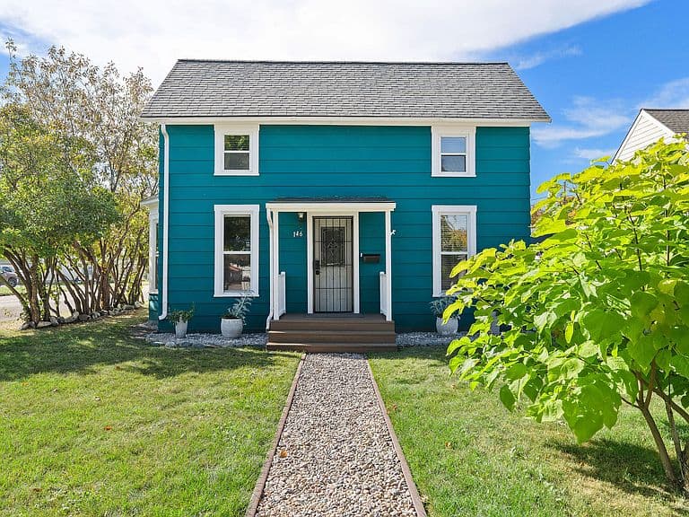 146 8th Ave W photo 2