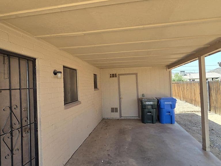309 W DESERT Drive photo 2